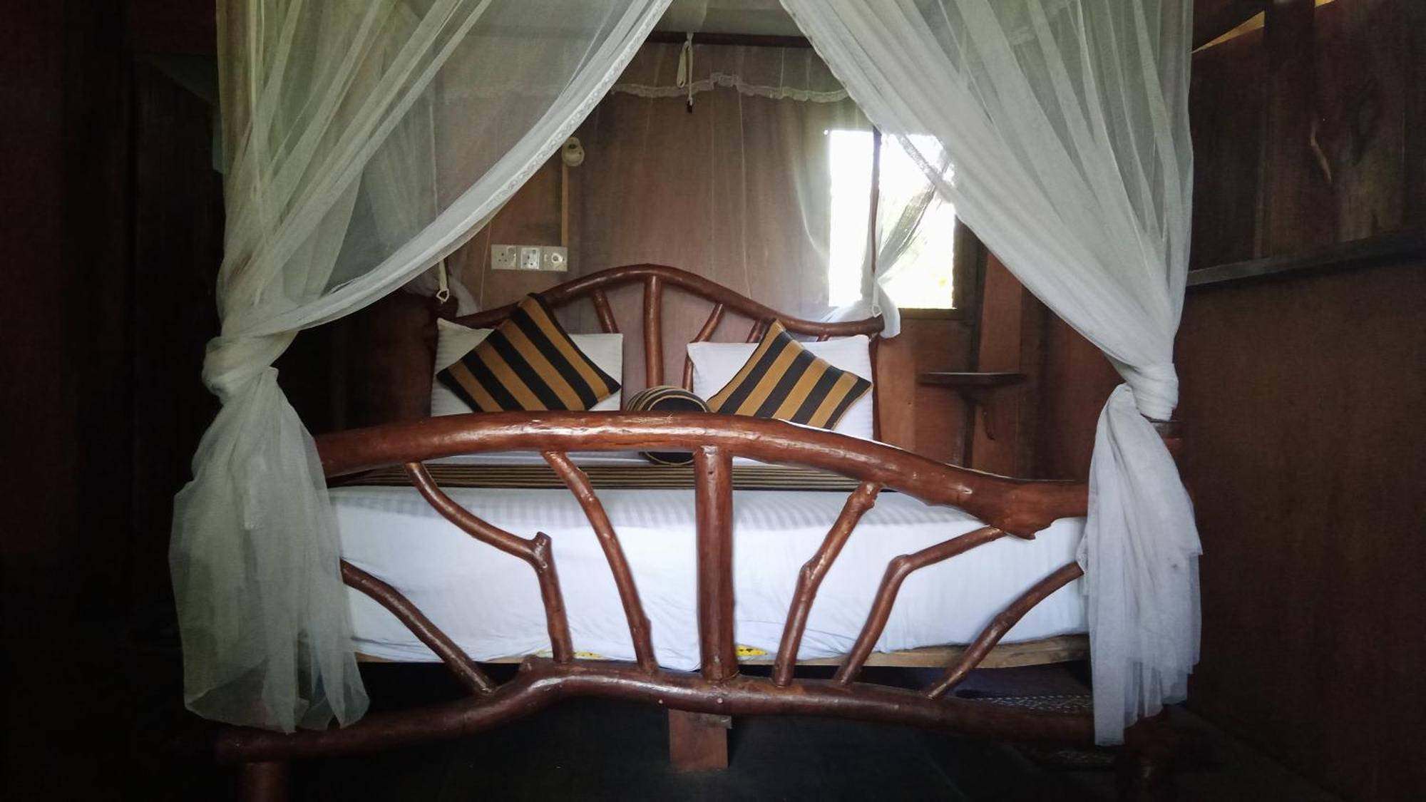Sigiriya Rock Gate Tree House Hotel Exterior photo
